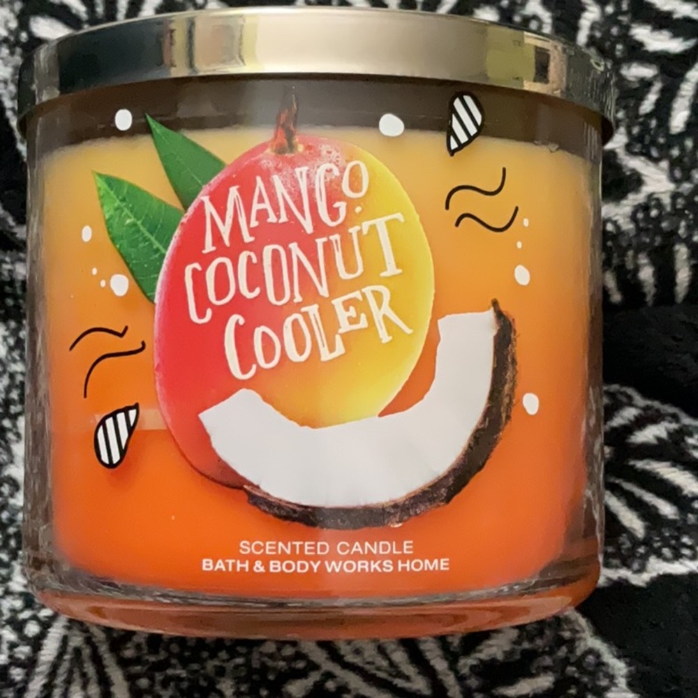 Bath and body body works mango coconut cooler candle